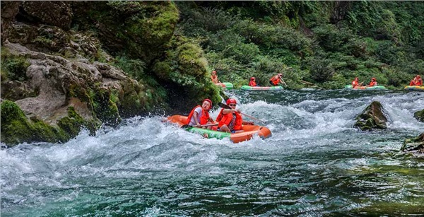 黃龍洞、天門(mén)仙山、猛洞河、鳳凰古城“湘西神秘之旅”5日游