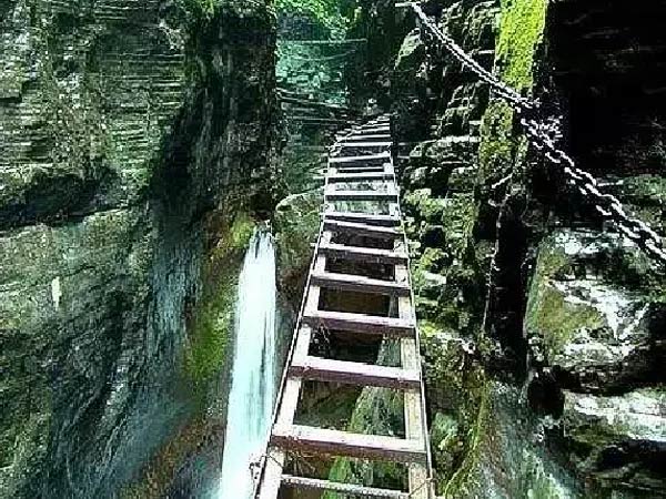 湘西芙蓉鎮(zhèn)、紅石林（坐龍峽、酉水畫廊）高品質汽車2日游