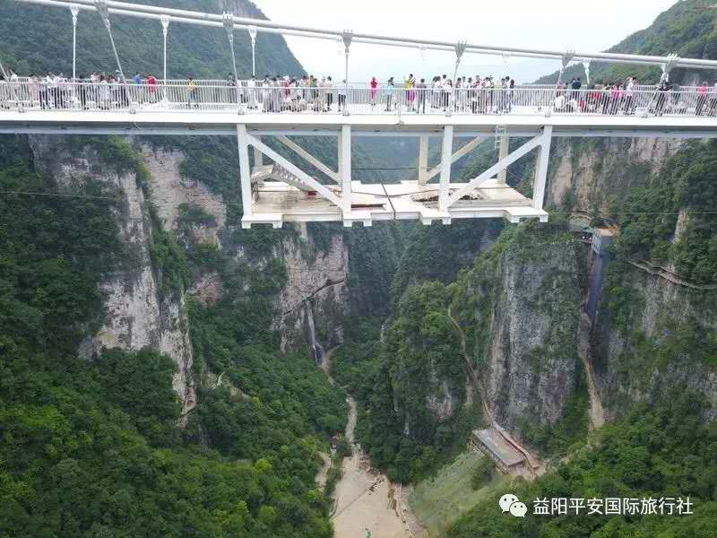 　張家界大峽谷、玻璃橋、黃龍洞品質(zhì)純玩兩日游c2